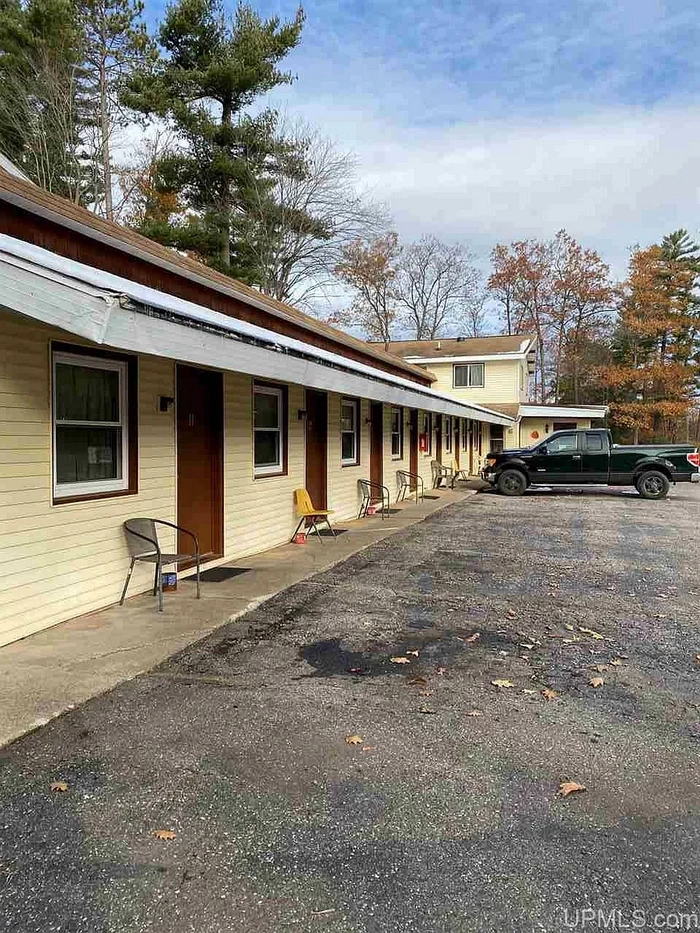 Woodlands Motel (Bambi Park Motel) - From Zillow Listing (newer photo)